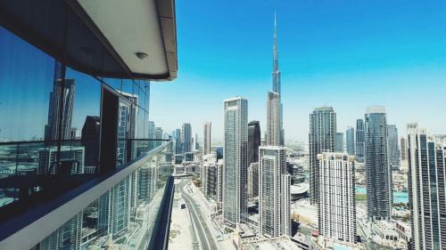 Paramount Tower Hotel and Residences with Infinity Sky Pool