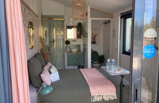 Parenthèse Cosy guest room and private beauty salon