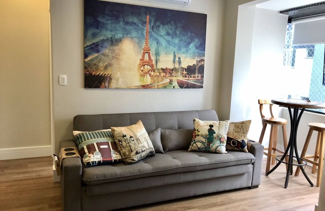 Paris apartment, 1 bedroom, BC center. Impeccable.