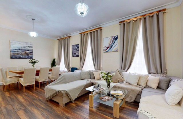 Park Lane Apartments - Shaw House - Four Bedroom