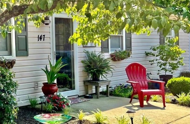 Parkers Flat 147, Comfy and Cozy. Fully Furnished , Sparkling Clean .