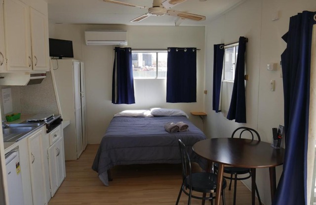 Parkes Country Cabins