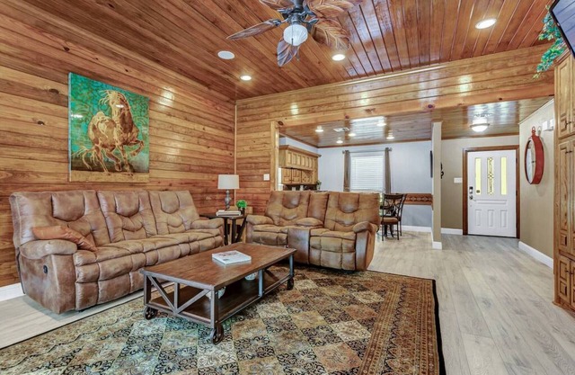 Parkway Main House · Peaceful and Relaxing Oasis within the City
