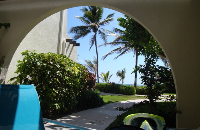 "Parrot 6" 37 Steps To The Ocean! Quiet, Ocean View