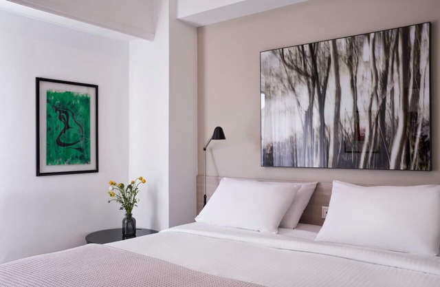 Parthenon 2BD Apartment
