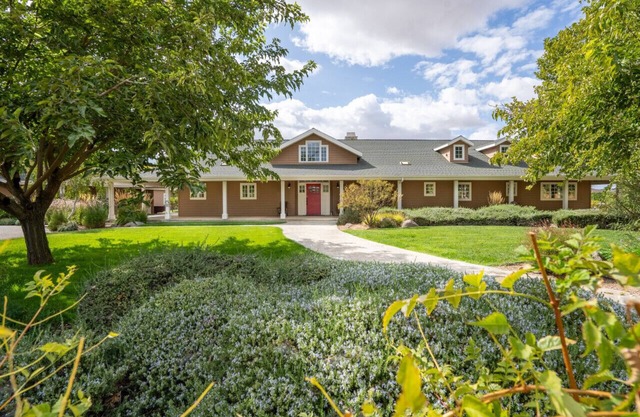 Paso Robles Nut House · Casa Delle Noci-Beautiful Rambling Ranch House