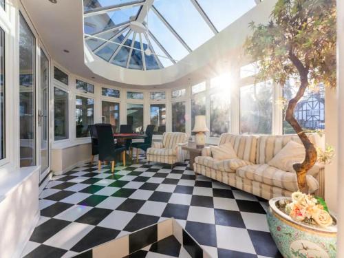 Pass the Keys Amazing Spacious HomeGolf Course