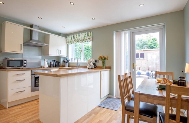 Pass the Keys | Cheerful and modern one bedroom home with parking