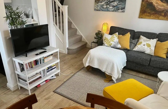Pass the Keys | Cosy One Bedroom House with Parking