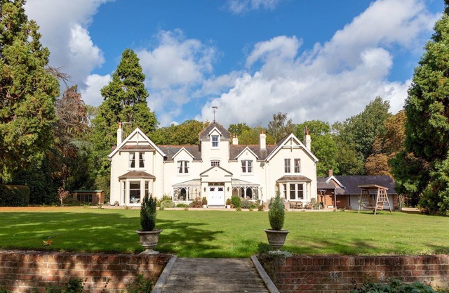 Pass the Keys | Idyllic Countryside Retreat