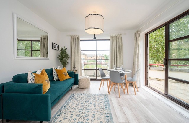 Pass the Keys | London apartment - Waterfront Terrace & Parking