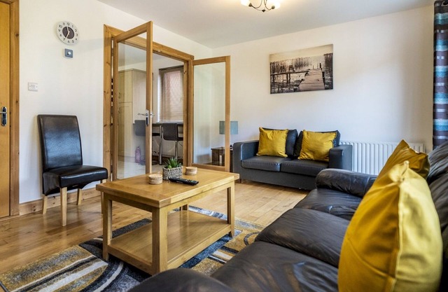 Pass the Keys | Lovely 4BR Home w Garden 7 Min from City Centre