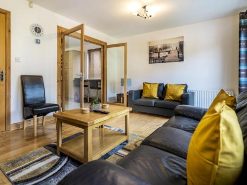 Pass the Keys Lovely 4BR Home w Garden 7 Min from City Centre