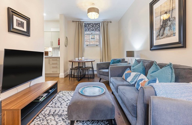 Pass the Keys | No. 4 - Oak Tree Cottage