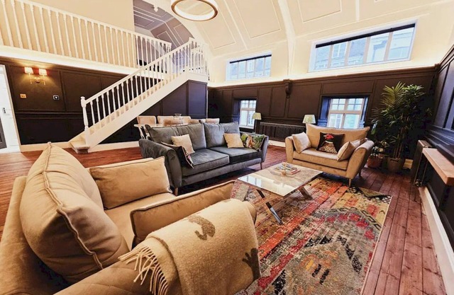 Pass the Keys | Unique town centre apartment with vaulted ceiling