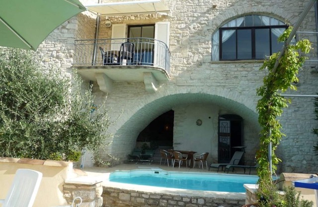 Passiflore, Duplex in medieval village