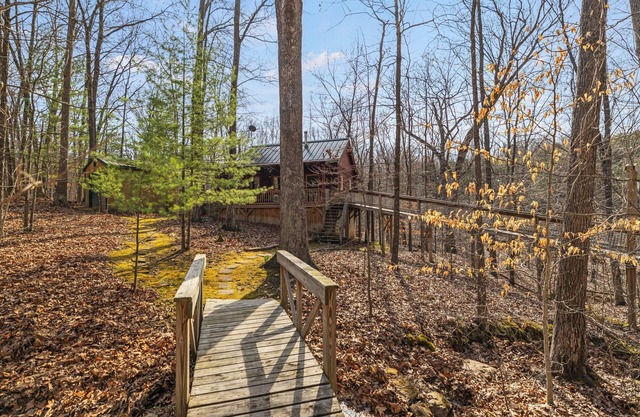 Patoka Cabin Experience w Hottub