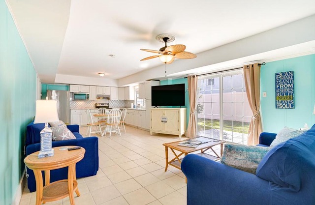 Pawleys Island Retreat - Golf Cart Included!