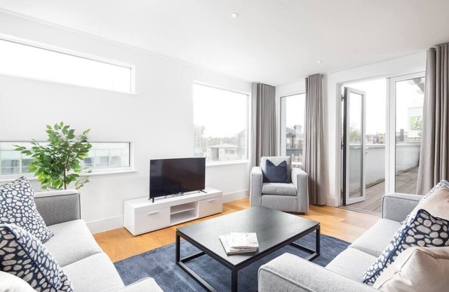 PBC | Three Bedroom Apartment with Balcony JT7
