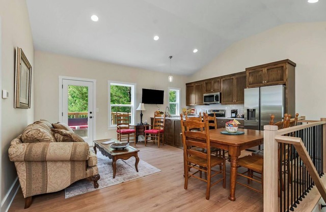 Peaceful 2-Bedroom Family Cabin-Scenic Views & Great Amenities-Sleeps 6