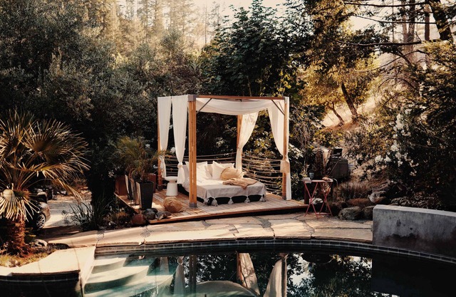 Peaceful 2BR 1.5BA Oasis, Seasonal Pool & Hot Tub