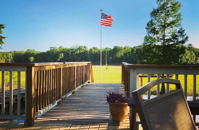 Peaceful 3-bedroom river camp on the Pascagoula River with Private sandbar!