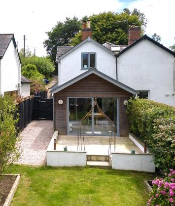 Peaceful 3 bedroom Victorian Cottage