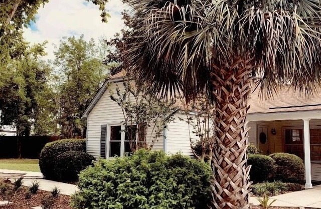Peaceful 3 BR Cottage halfway between sandy beaches and historic Charleston