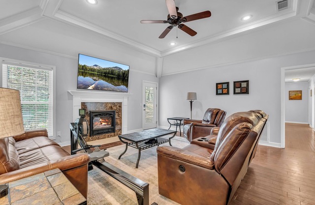 Peaceful 4BR house in charming Columbus - Hot-tub+Gameroom+TVs in every room!