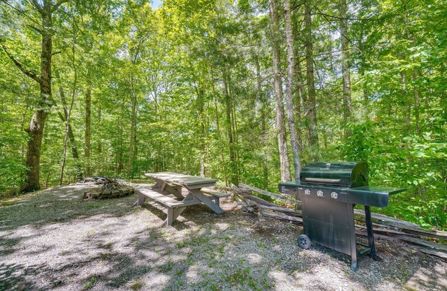 Peaceful Apt in Crossville ~ 8 Mi to Golf Courses!