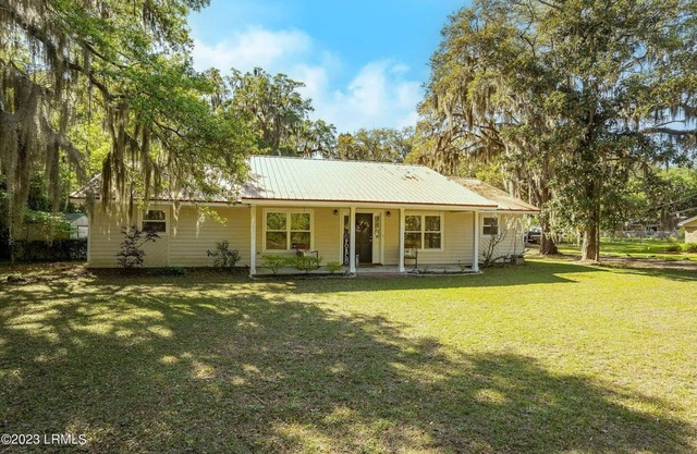Peaceful Beaufort Single Story Ranch w/pond view - 3BR/2BA/8 beds. Sleeps Many!
