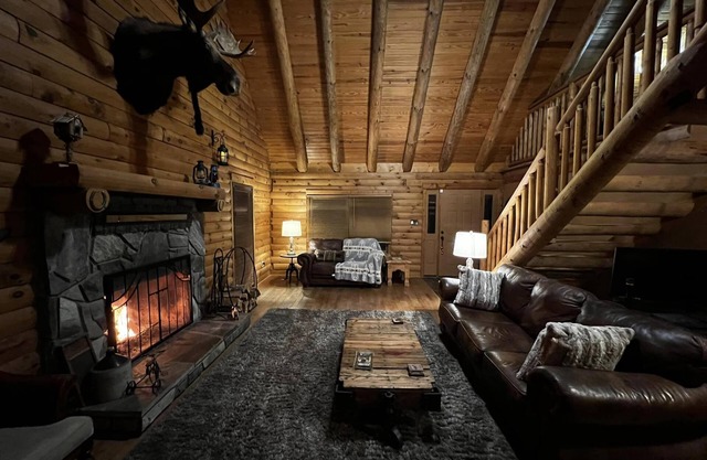 Peaceful Cabin, close to Angier, Fuquay and Holly Springs. Campbell U. nearby.