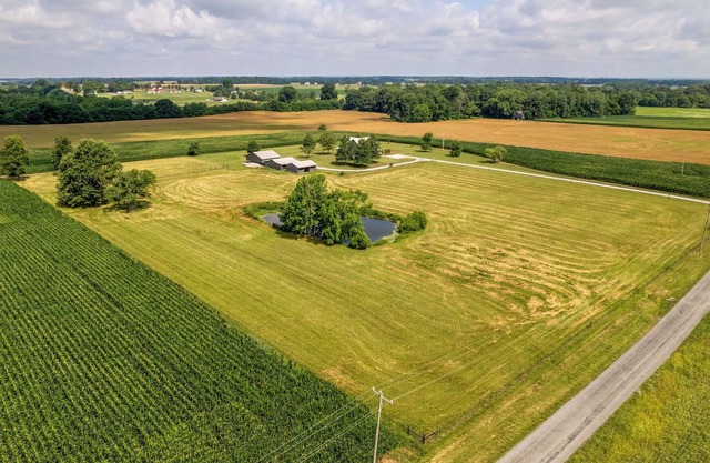 Peaceful Cabin Retreat with three porches, fire pit and views on 25 acres