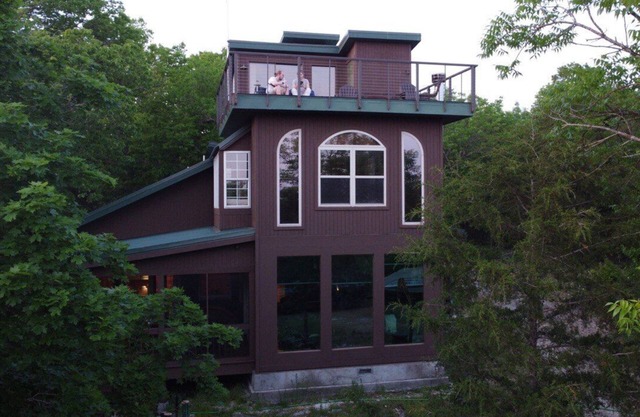 Peaceful cabin with lake view from all 3 floors