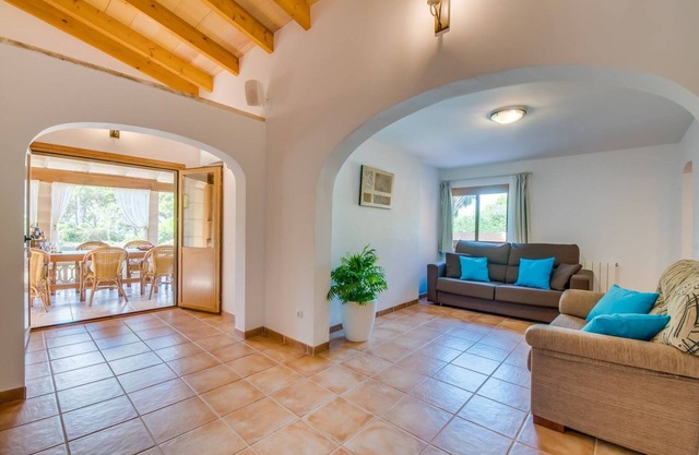 Peaceful Country Stay with Pool