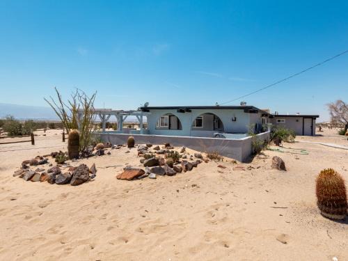 Peaceful Desert Hideaway