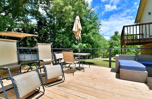 Peaceful Family Home w/Game Room - 9 Miles to Downtown Greenville. Pet Friendly