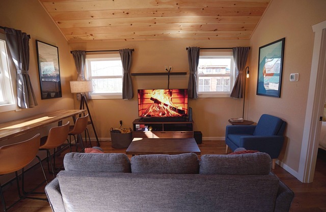 Peaceful, fully-stocked creekside cabin nestled in the Blue Ridge Mountains