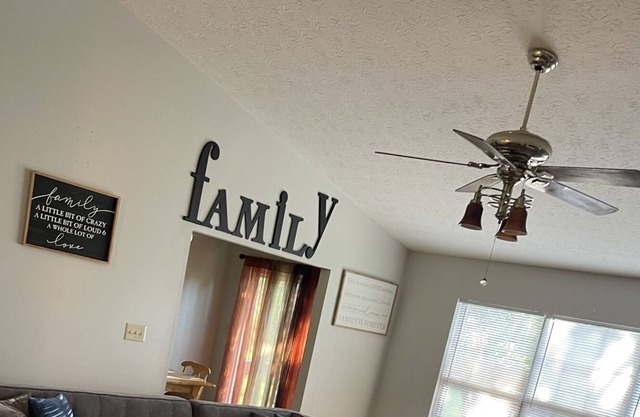 Peaceful Getaway With Wood Burning Fireplace