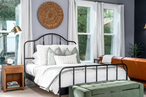 Peaceful Haile Studio with King Bed, Desk, Private Entry