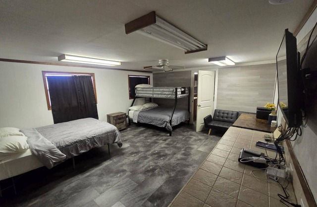 Peaceful hotel suites with AC in Golden Meadow