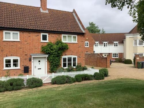 Peaceful house ideal for dogs lovely location