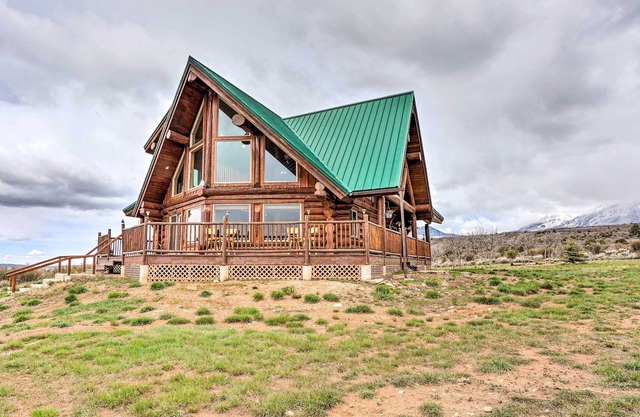 Peaceful La Sal Cabin w/ Fire Pit & Mtn Views