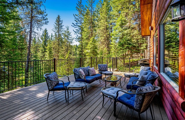 Peaceful Log Cabin - Firepit & Deck with Forest Views