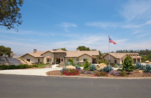 Peaceful Luxurious Country Estate close to Beaches, Golf and Vacation Attraction