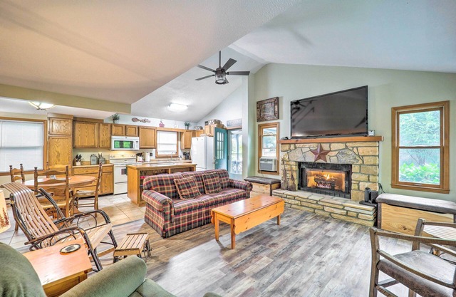Peaceful Newland Family Cottage w/2 Decks!
