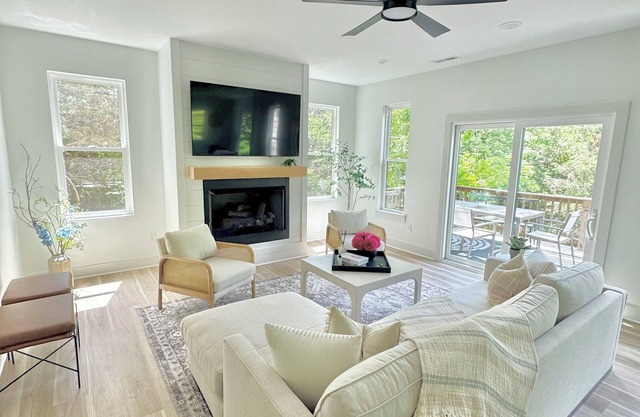 Peaceful place to recharge, within steps to Center Hill Lake!