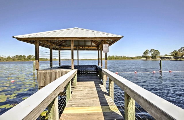 Peaceful Pomona Park Home: 1 Mi to Lake Broward!