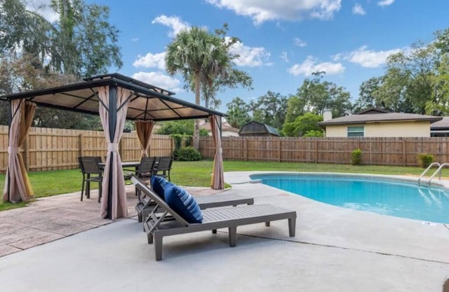 Peaceful Pool Home In Ocala