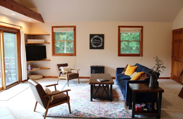 Peaceful, Private Treehouse on Terell's Creek